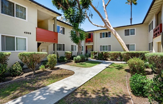 Apartments in Baldwin VIllage CA - Gloria Homes - Outdoor Walkways Toward Apartments