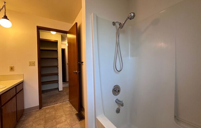 2 beds, 1 bath, $1,725