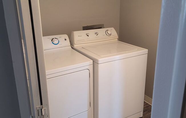 2 beds, 1 bath, 864 sqft, $895, Unit 1403