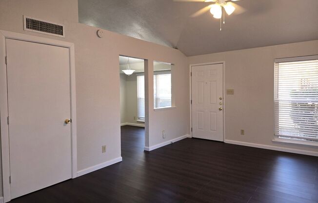 **MOVE IN SPECIAL--HALF OFF RENT 2ND MONTH!**