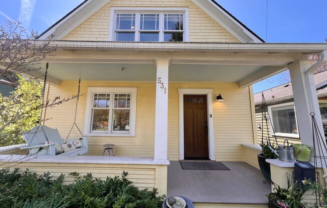 Gorgeous, Executive Living in Beautiful Maple Leaf