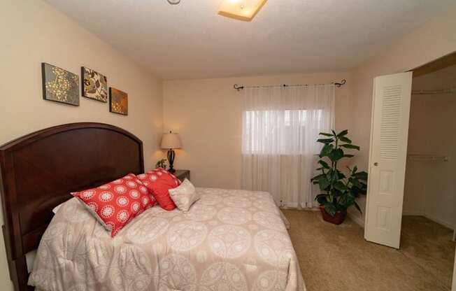 Beautiful Bright Bedroom With Wide Windows at Autumn Lakes Apartments and Townhomes, Mishawaka, 46544