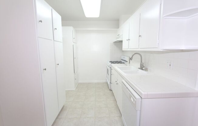 1 bed, 1 bath, 660 sqft, $1,795, Unit 16