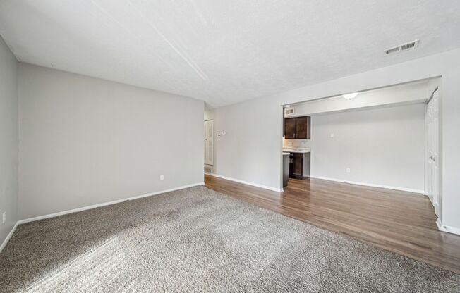 2 beds, 1 bath, 900 sqft, $895