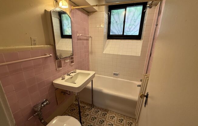 1 bed, 1 bath, $975, Unit 3