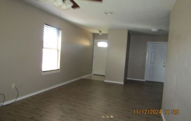 Great home located close to shopping, restaurants , hospital and easy access to Ft. Sill