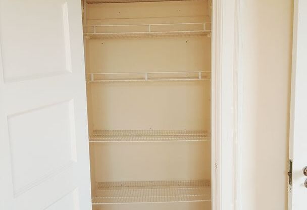 2 beds, 1 bath, 1,050 sqft, $1,925, Unit 415