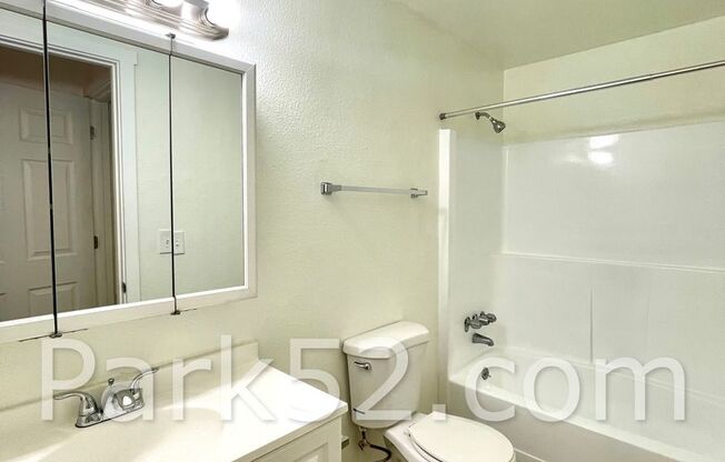 2 beds, 1 bath, $1,395, Unit 14424-1