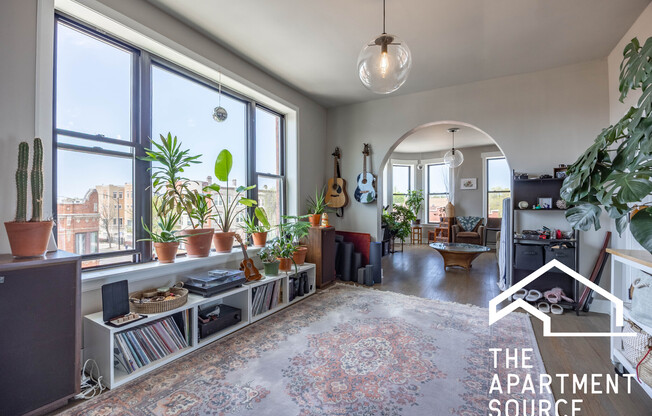 3237 W ARMITAGE AVE