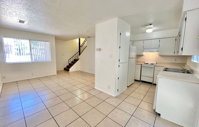 2 beds, 1.5 baths, 800 sqft, $1,055, Unit Unit 8