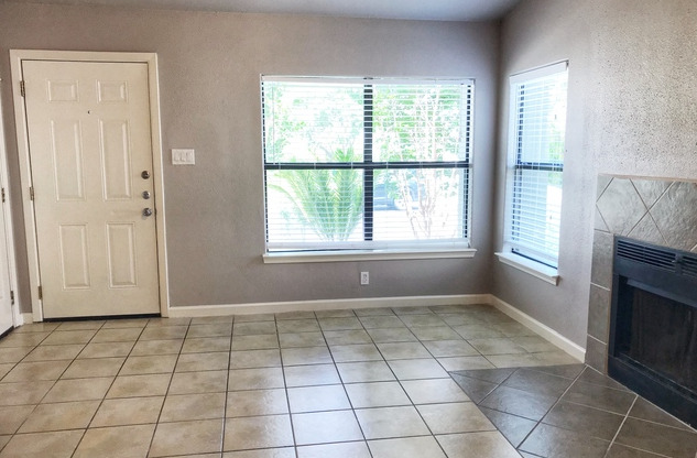 3bed/2bath Super Cute House for Rent! Available NOW!