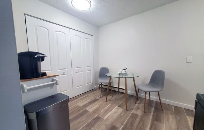 1 bed, 1 bath, 451 sqft, $799, Unit 2702 - Unit 2 - R