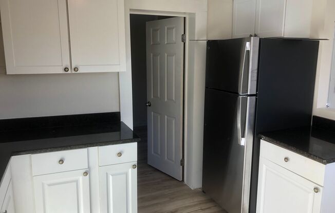 Cozy 2BR/1BA Dade City Home w/Private Porch on a Large Lot, Ceramic Tile Floors