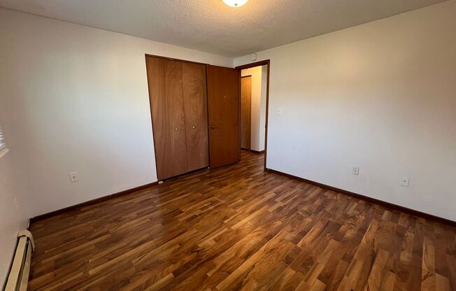 2 beds, 1 bath, $950, Unit A1335-04