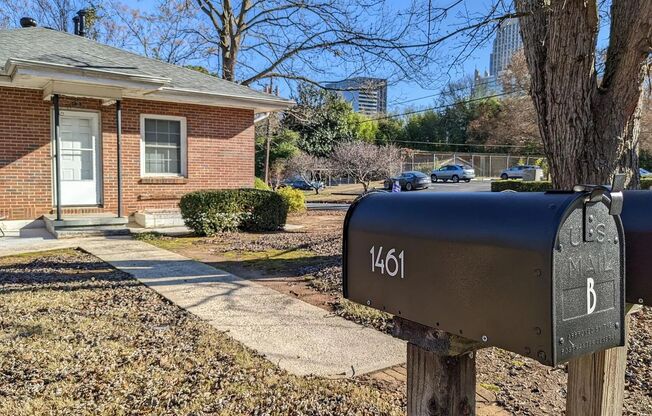 2 Bedroom 1 Bath in Prime Location