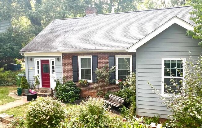 Adorable 2 Bedroom 2 Bath home in Enka Village