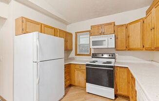 Modern 2-Bedroom Apartment in Hale with Fireplace, Soaking Tub & Premium Amenities