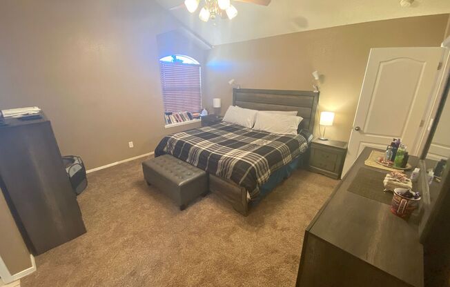 3 beds, 2.5 baths, $1,900