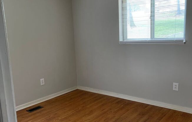2 beds, 1 bath, 800 sqft, $849, Unit 201