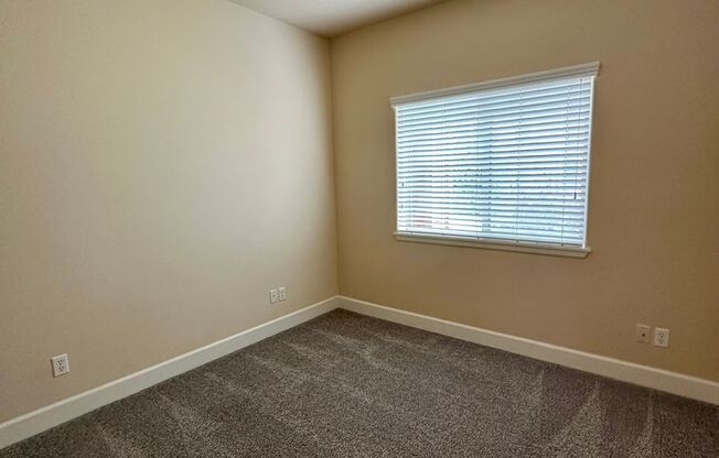 3 beds, 2 baths, $1,795, Unit 104