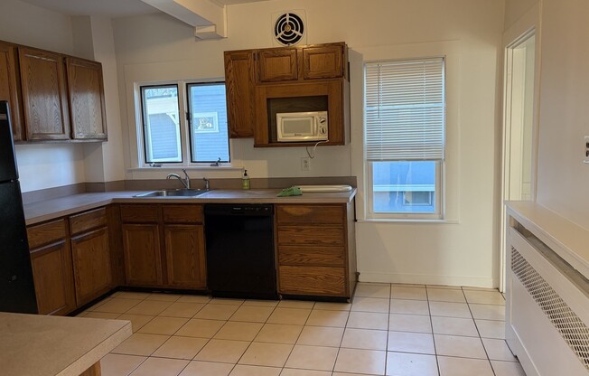 4 beds, 2 baths, 1,889 sqft, $3,800