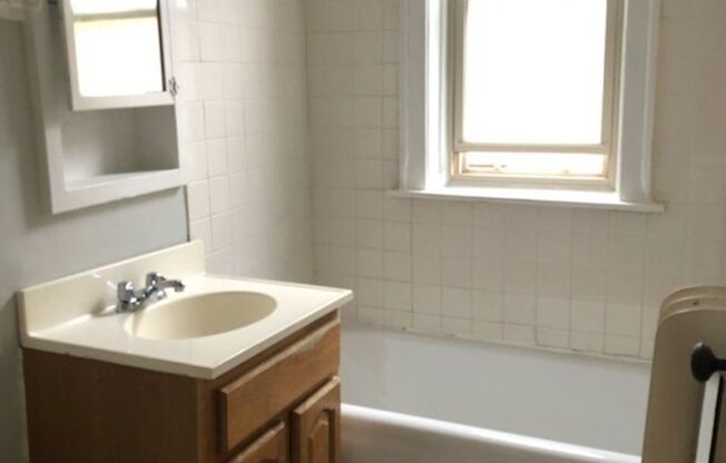 Studio, 1 bath, $1,175, Unit C7