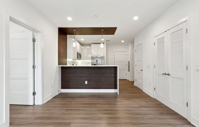 2 beds, 2 baths, 984 sqft, $2,850, Unit 203