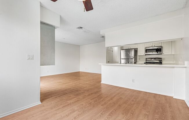 2 beds, 2 baths, 1,008 sqft, $2,600