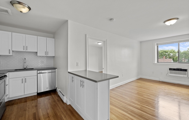 1 bed, 1 bath, 600 sqft, $2,300, Unit 37