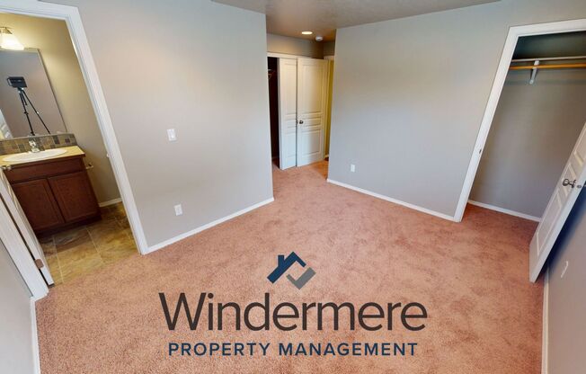 3 beds, 2 baths, 1,064 sqft, $1,595, Unit chin260-1