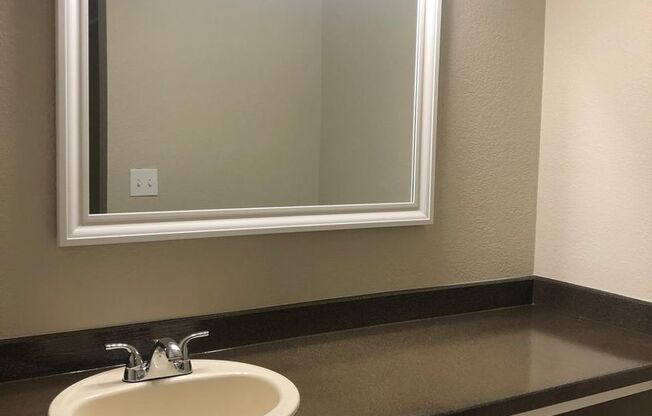 2 beds, 2 baths, 986 sqft, $1,775, Unit 5702