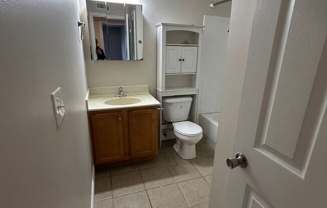 2 beds, 1 bath, 930 sqft, $1,100, Unit 4508-104