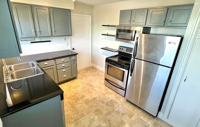 3 beds, 1 bath, $2,295