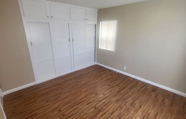 2 Bedroom/1Bath Apartment in Inglewood! Parking included with Patio! $600 off the 1st month of rent OAC