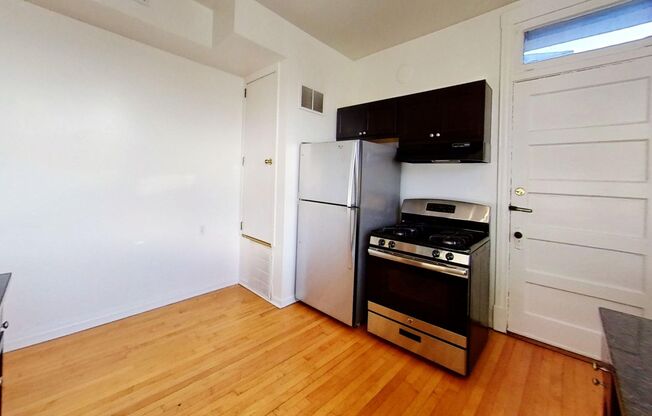 2 beds, 1 bath, $1,925, Unit 1721-3