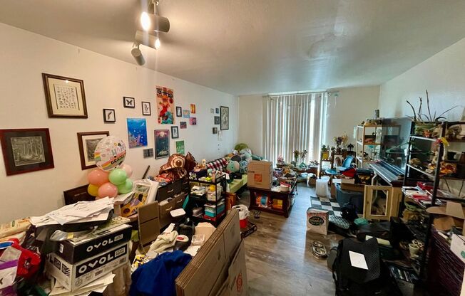 3445 N Oakland Ave