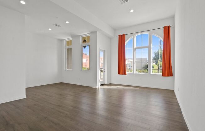 1 bed, 2 baths, 748 sqft, $4,500, Unit #102