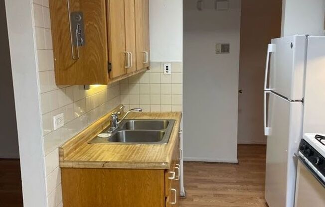 1 bed, 1 bath, 700 sqft, $950, Unit 2205-5