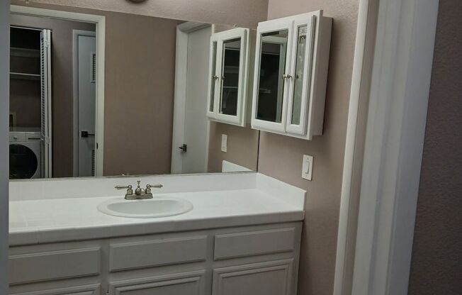 2 beds, 1 bath, 1,018 sqft, $1,700, Unit Hillpointe Rd. 1722