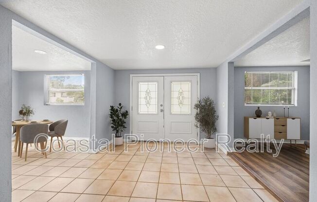 305 E HANNA AVE