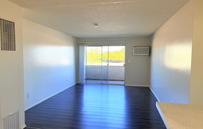 1 bed, 1 bath, 713 sqft, $2,075, Unit A122