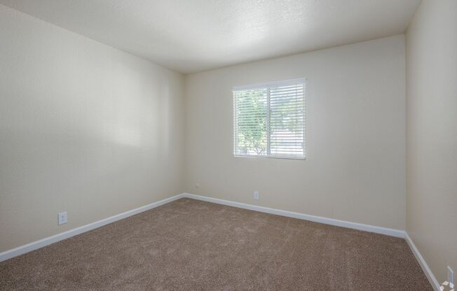 2 beds, 1 bath, 861 sqft, $1,725, Unit 32