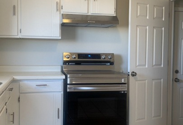 4 Bedroom 2 Bathroom in Denver's Villa Park!