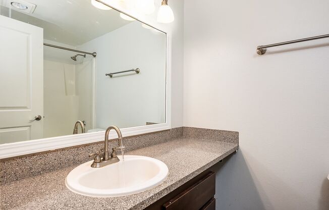 1 bed, 1 bath, 570 sqft, $1,675, Unit 1-201