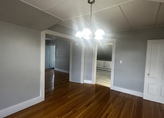 2 beds, 1 bath, 1,100 sqft, $2,200, Unit 3