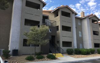 Beautiful 1 Bedroom 1 Bath Condo in Guard Gated Community!!
