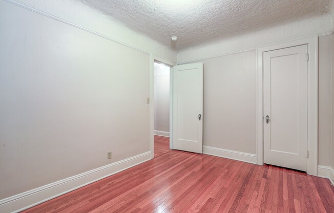 2 beds, 1 bath, 870 sqft, $2,000, Unit 202