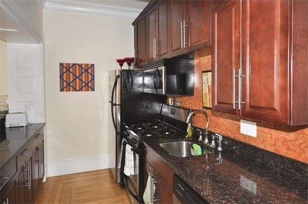 3 beds, 2 baths, 1,048 sqft, $6,000, Unit 44