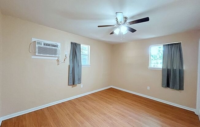 3 beds, 1 bath, $1,100