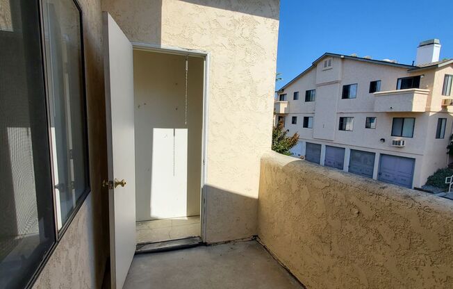 2 beds, 2 baths, 900 sqft, $2,200, Unit 52